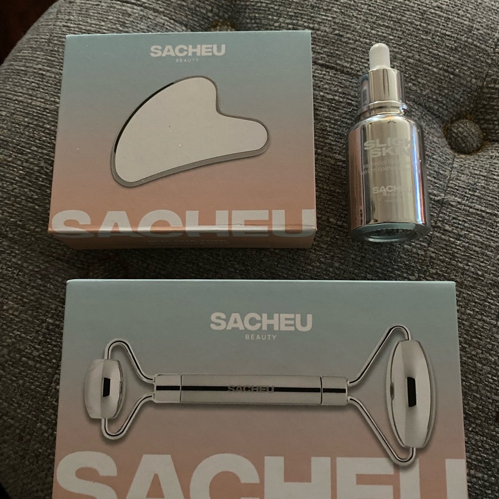NIB Sacheu Skincare Tool Set with Slick Skin oil!